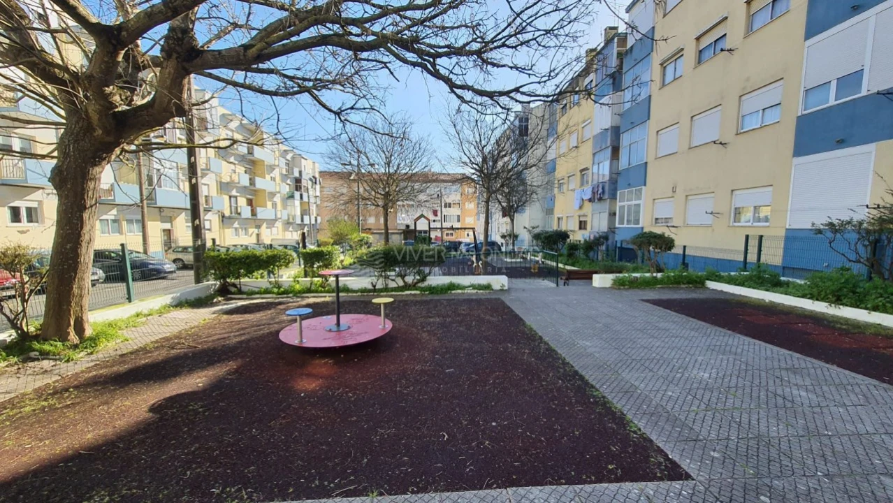 Apartamento T2 para Venda em Charneca de Caparica e Sobreda Foto 18