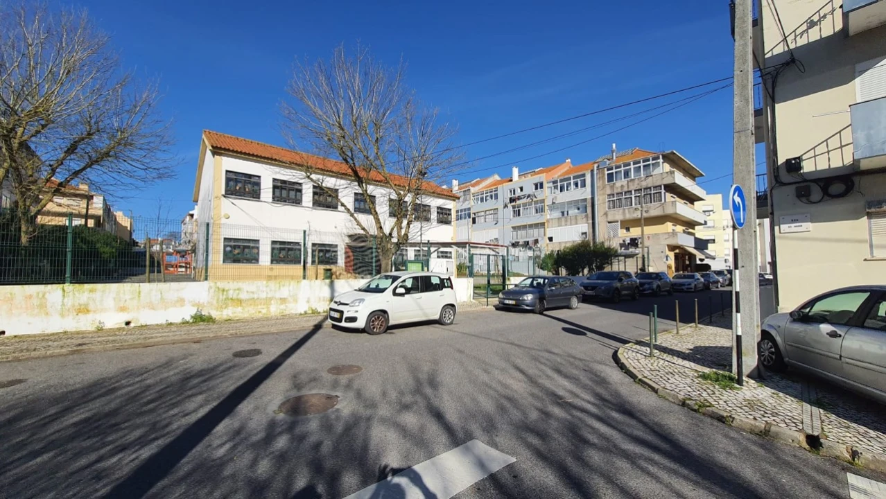 Apartamento T2 para Venda em Charneca de Caparica e Sobreda Foto 20