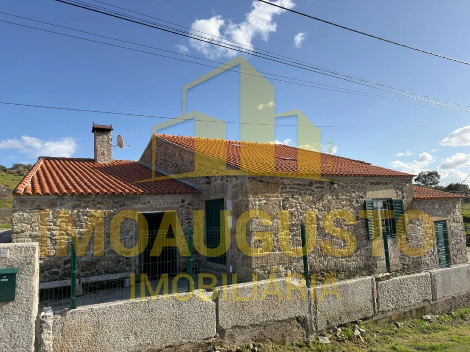 Moradia T2 para Venda em Almeida Foto 1