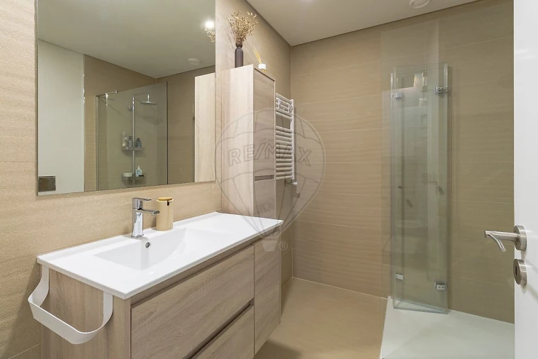 Apartamento T3 para Venda em Oliveira do Douro Foto 36