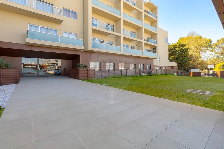 Apartamento T3 para Venda em Oliveira do Douro Foto 2