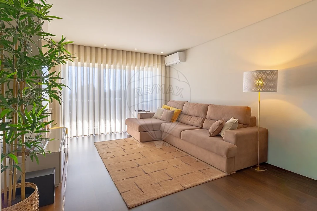 Apartamento T3 para Venda em Oliveira do Douro Foto 9