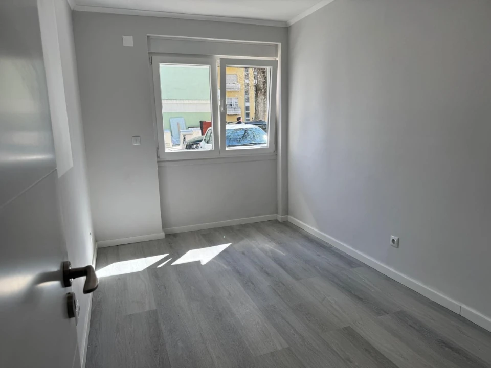 Apartamento T2 para Venda em Benfica Foto 7