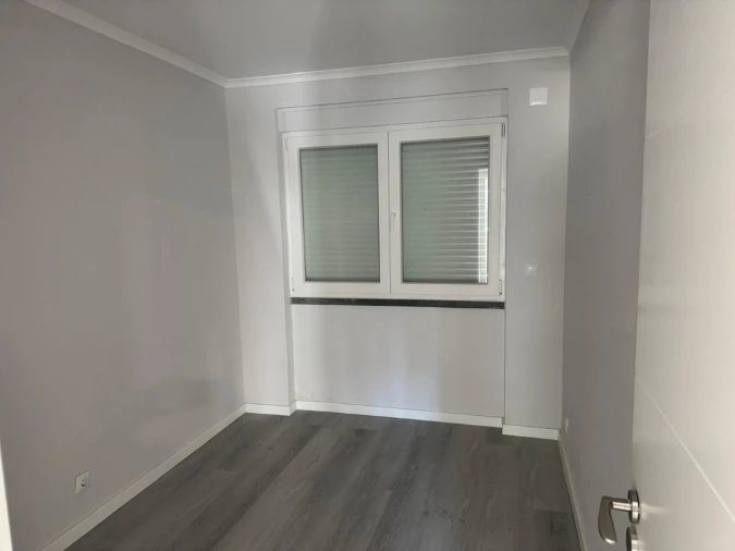 Apartamento T2 para Venda em Benfica Foto 4