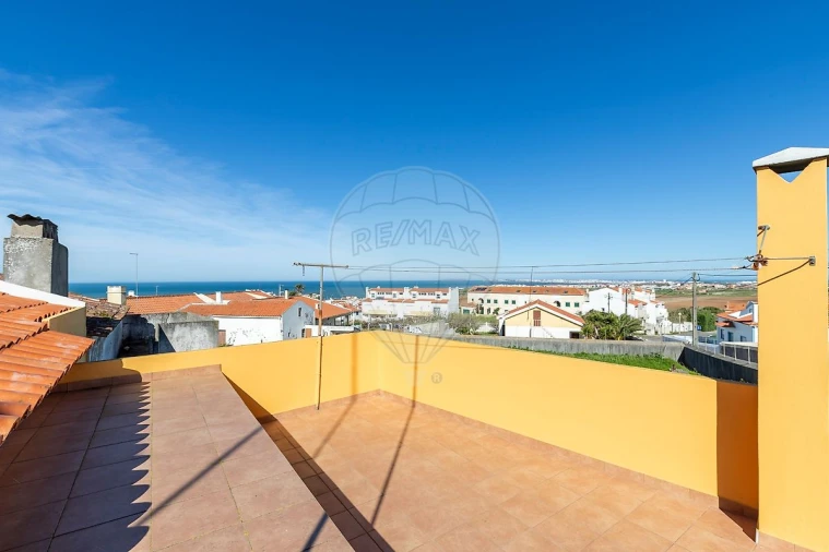 Moradia T3 para Venda em Atouguia da Baleia Foto 24