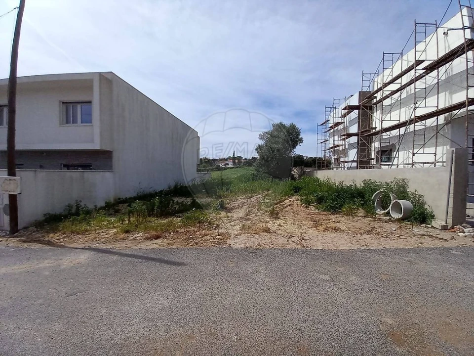 Terreno para Venda em São Domingos de Rana Foto 1