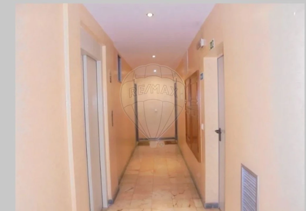 Apartamento T2 para Venda em Algueirão-Mem Martins Foto 3