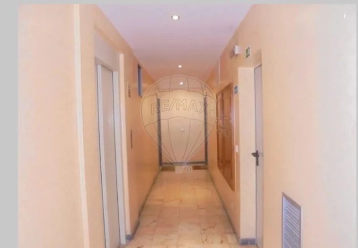 Apartamento T2 para Venda em Algueirão-Mem Martins Foto 3