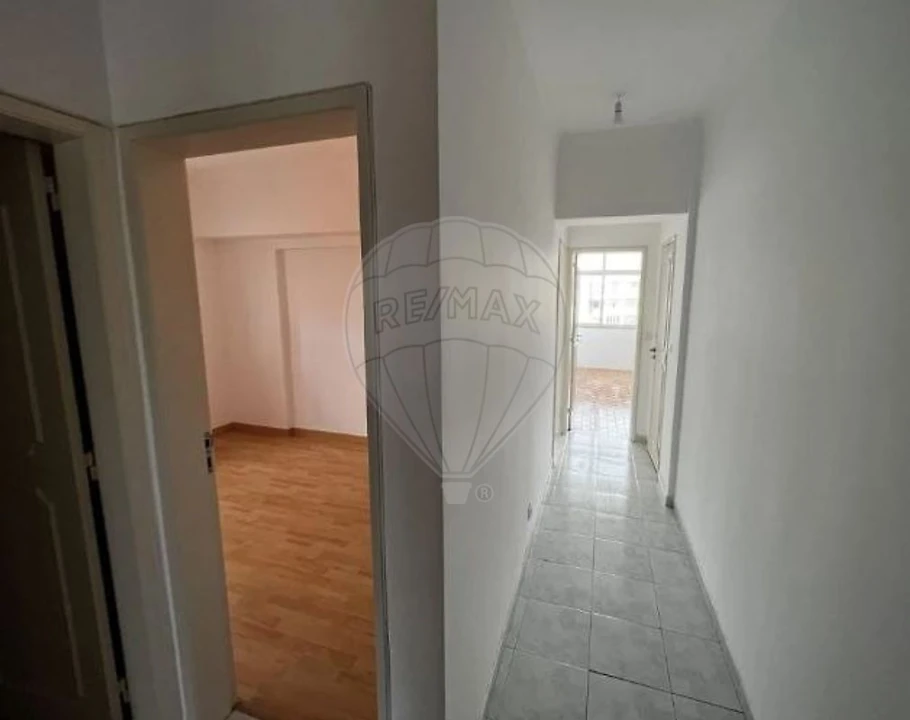 Apartamento T2 para Venda em Algueirão-Mem Martins Foto 4