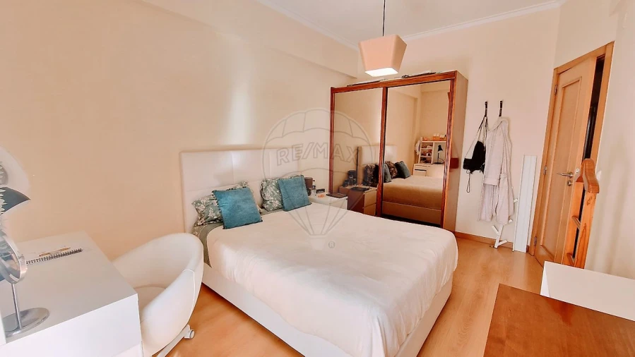 Apartamento T2 para Venda em Santa Iria de Azoia, São João da Talha e Bobadela Foto 3