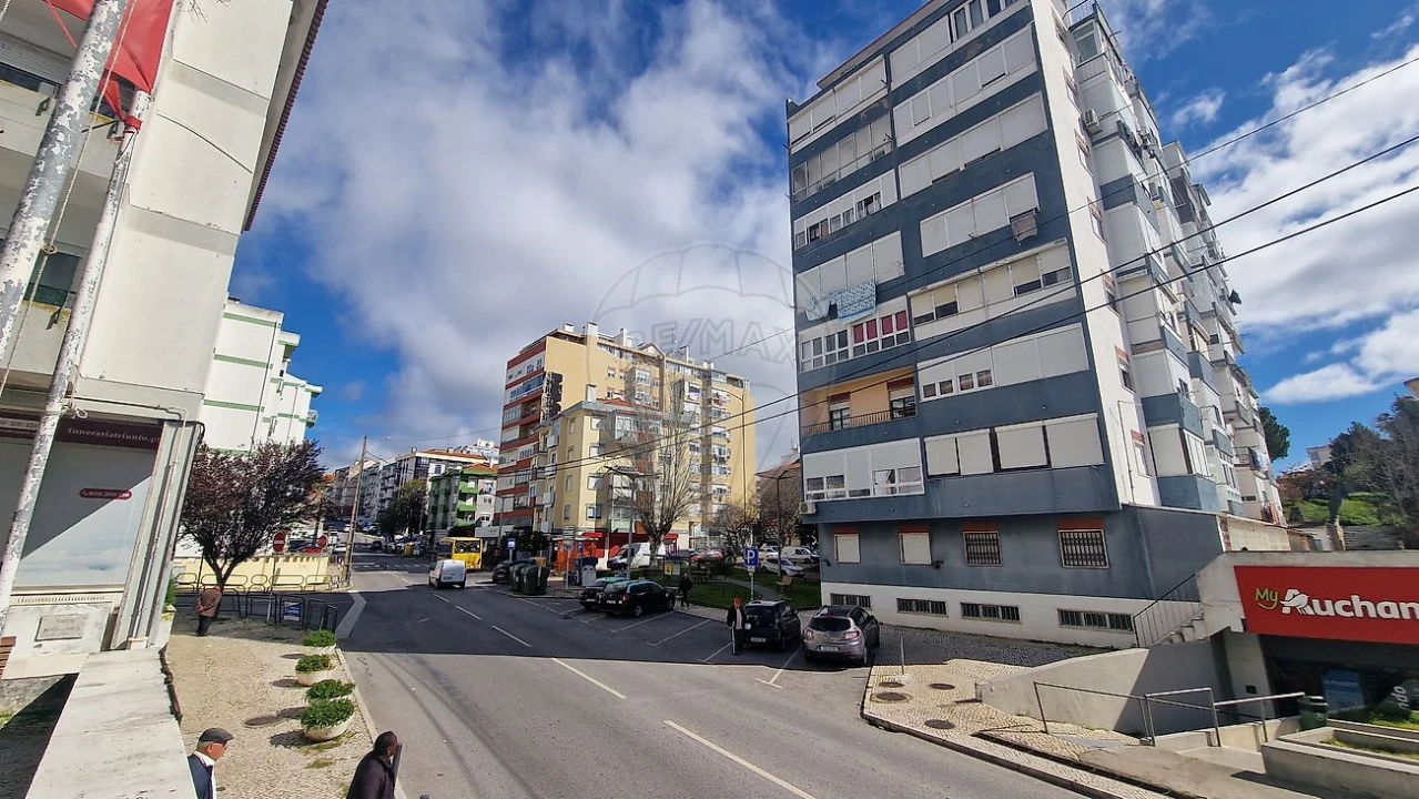 Apartamento T2 para Venda em Santa Iria de Azoia, São João da Talha e Bobadela Foto 1