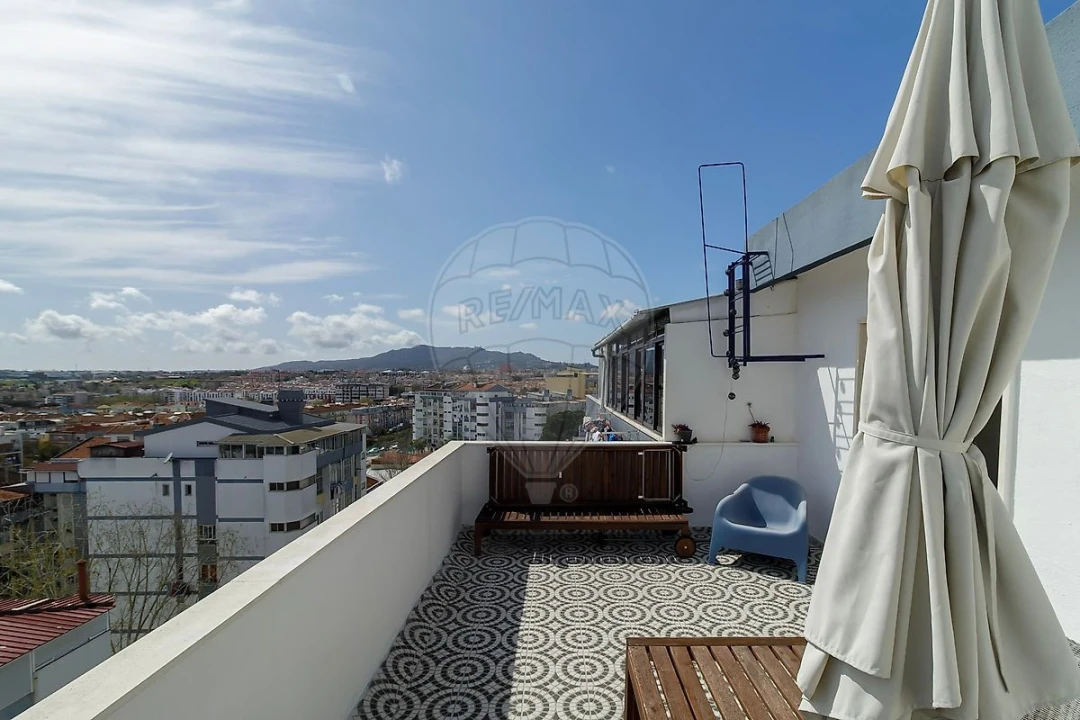 Apartamento T4 para Venda em Rio de Mouro Foto 29