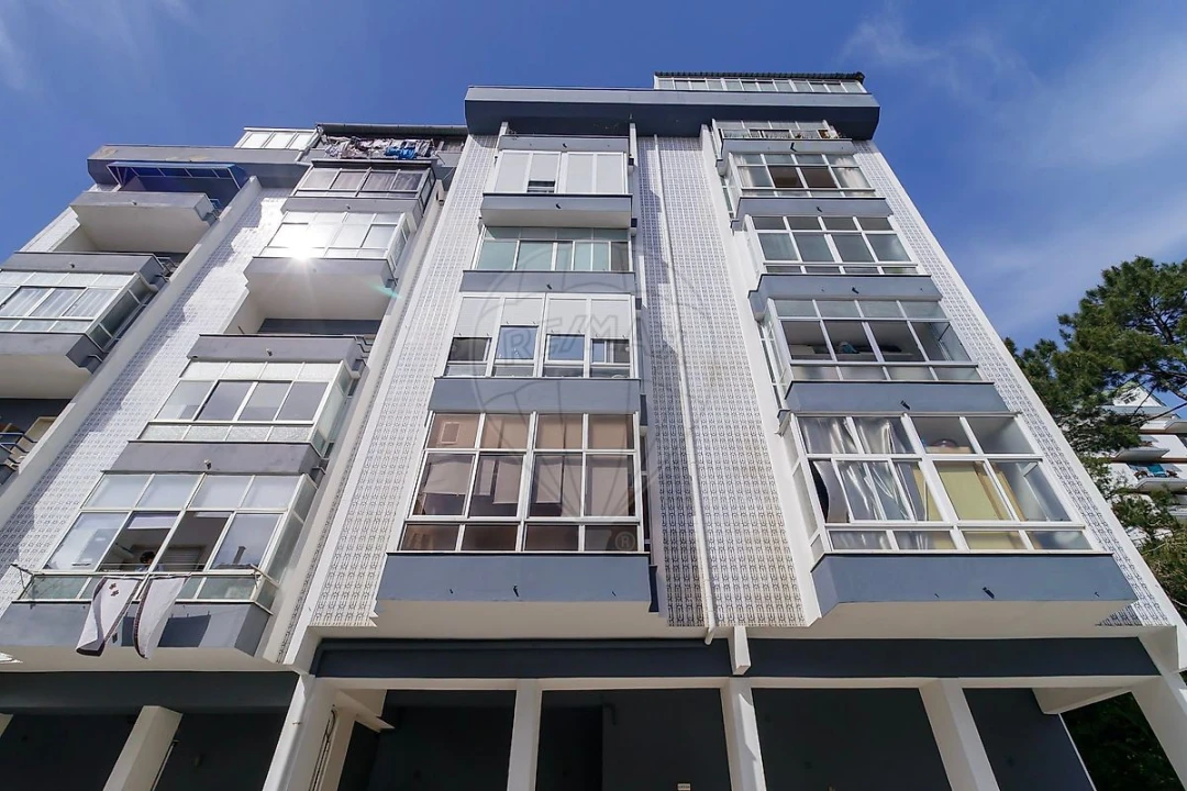 Apartamento T4 para Venda em Rio de Mouro Foto 5