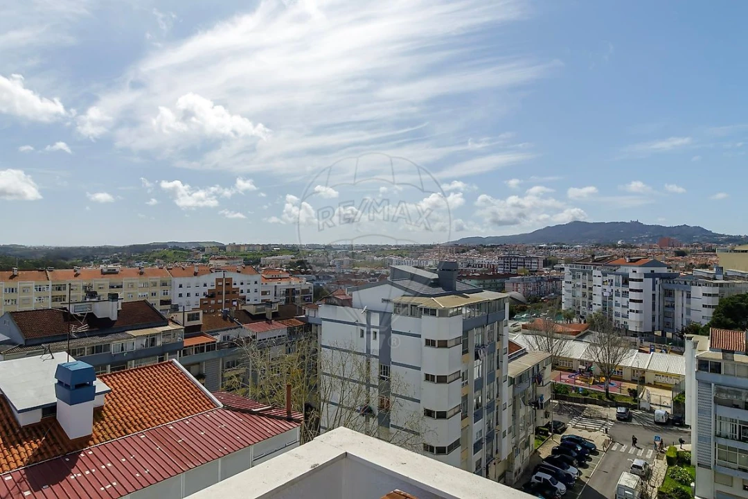 Apartamento T4 para Venda em Rio de Mouro Foto 31