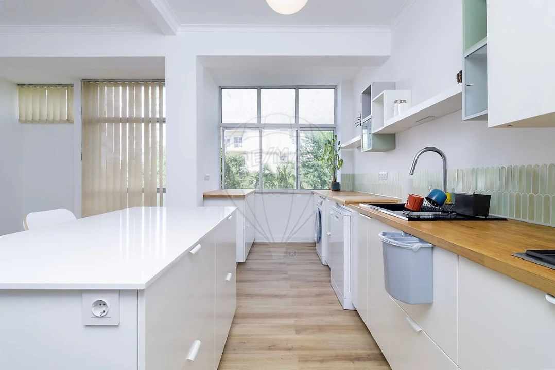 Apartamento T4 para Venda em Rio de Mouro Foto 14