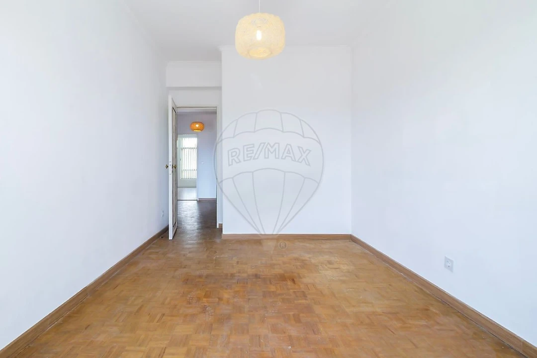 Apartamento T4 para Venda em Rio de Mouro Foto 9