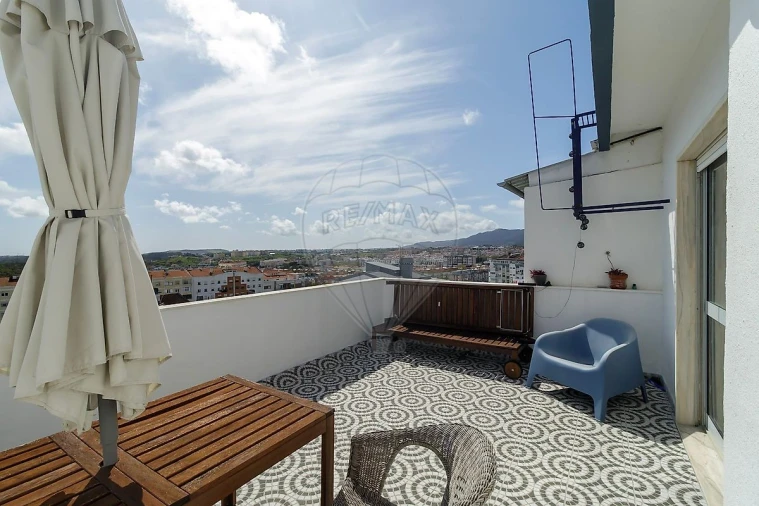 Apartamento T4 para Venda em Rio de Mouro Foto 28