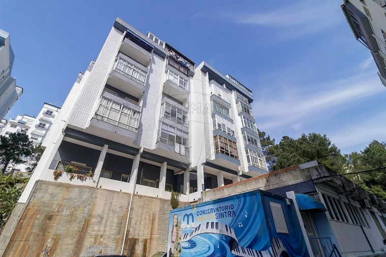 Apartamento T4 para Venda em Rio de Mouro Foto 4