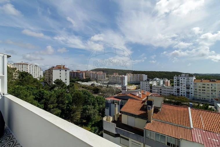 Apartamento T4 para Venda em Rio de Mouro Foto 30