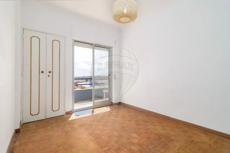 Apartamento T4 para Venda em Rio de Mouro Foto 8