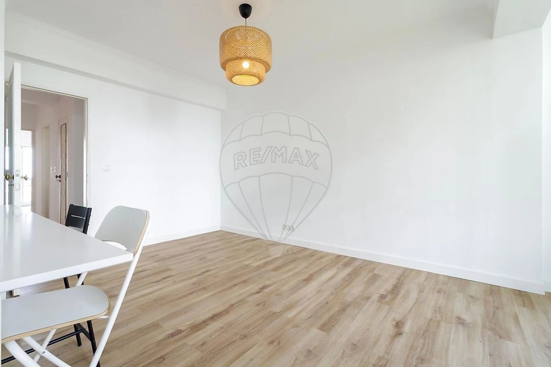 Apartamento T4 para Venda em Rio de Mouro Foto 18