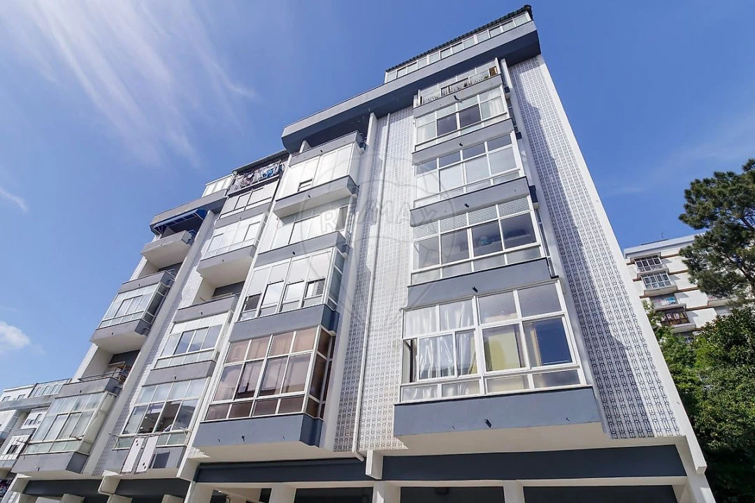 Apartamento T4 para Venda em Rio de Mouro Foto 1