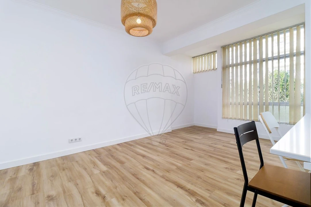 Apartamento T4 para Venda em Rio de Mouro Foto 19