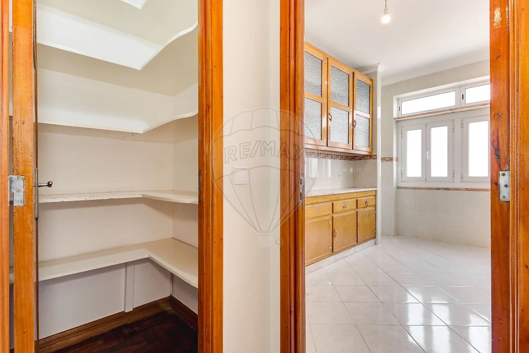 Apartamento T5 para Venda em Arroios Foto 27