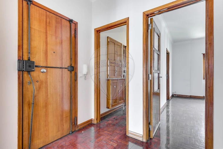 Apartamento T5 para Venda em Arroios Foto 17