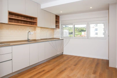 Apartamento T3 para Venda em Loures