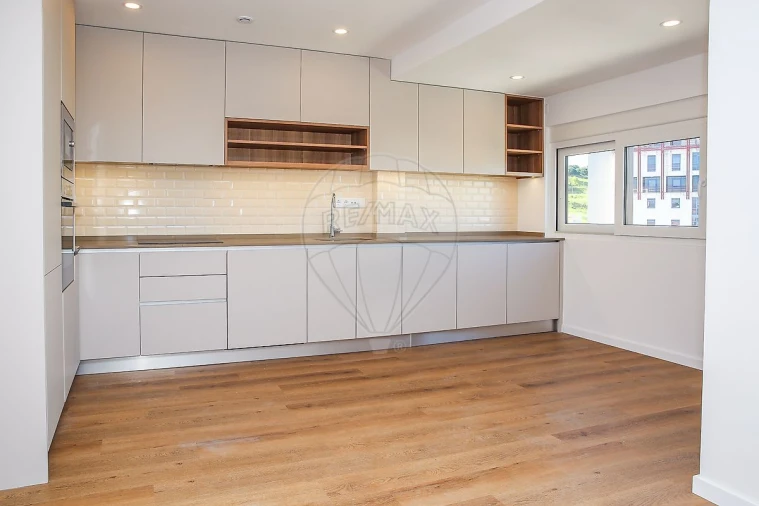 Apartamento T3 para Venda em Loures Foto 2