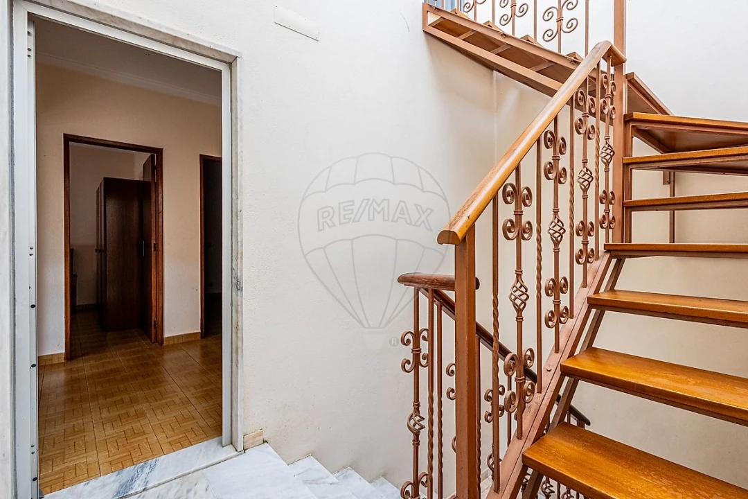 Apartamento T5 para Venda em Aveiras de Cima Foto 23