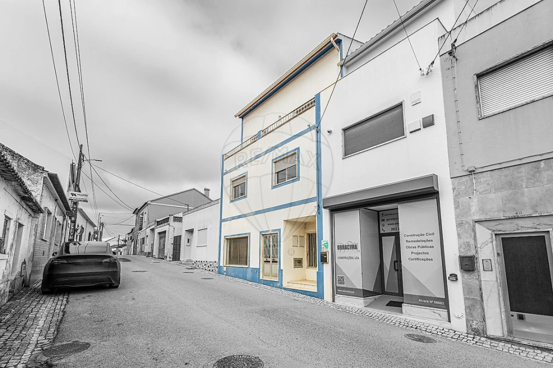 Apartamento T5 para Venda em Aveiras de Cima Foto 1