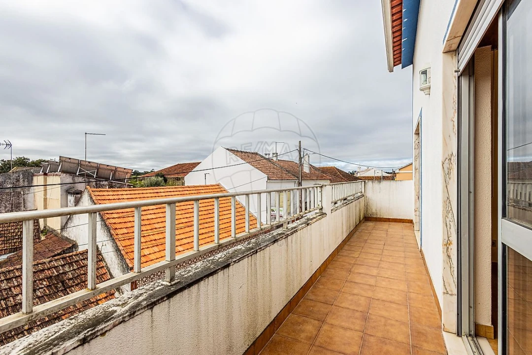 Apartamento T5 para Venda em Aveiras de Cima Foto 32