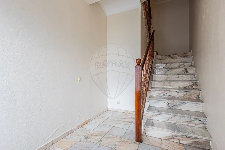 Apartamento T5 para Venda em Aveiras de Cima Foto 6