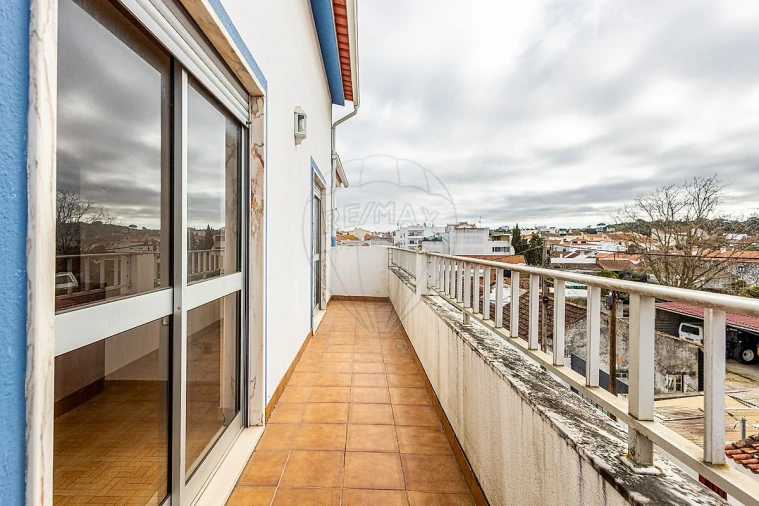Apartamento T5 para Venda em Aveiras de Cima Foto 33