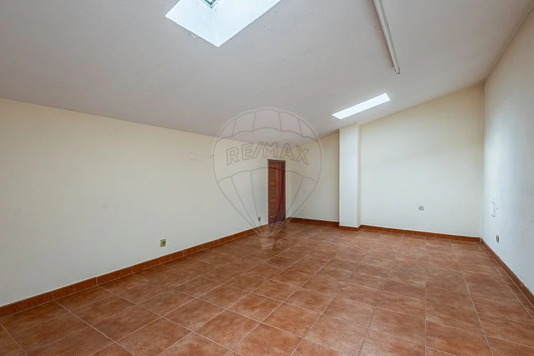 Apartamento T5 para Venda em Aveiras de Cima Foto 34