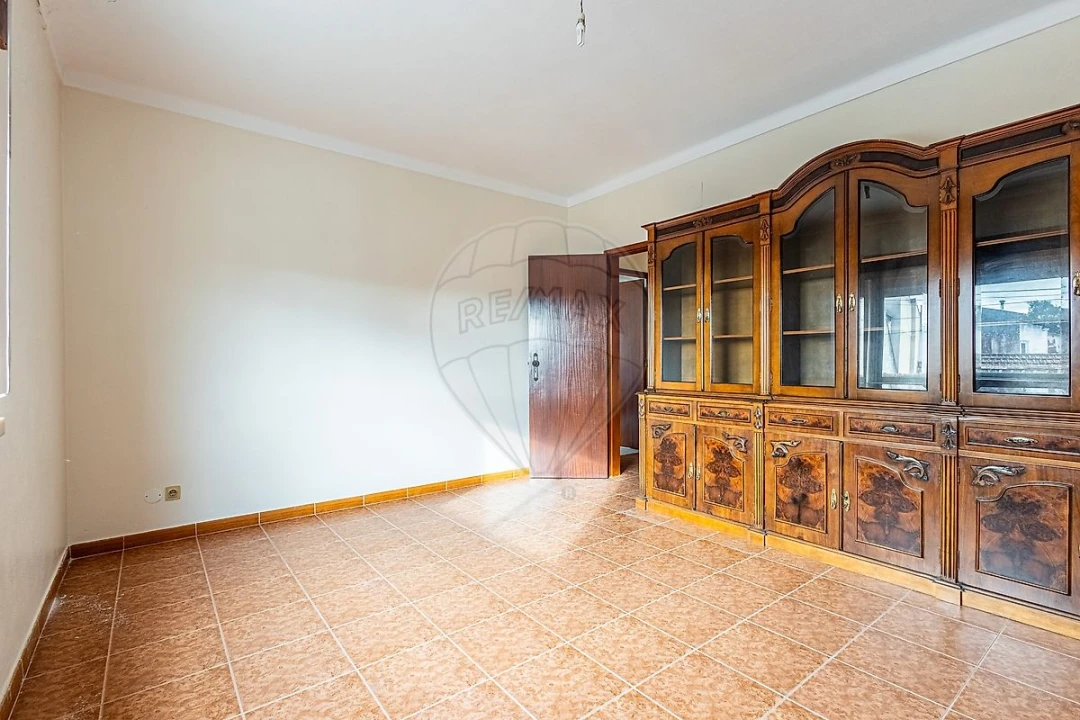 Apartamento T5 para Venda em Aveiras de Cima Foto 17
