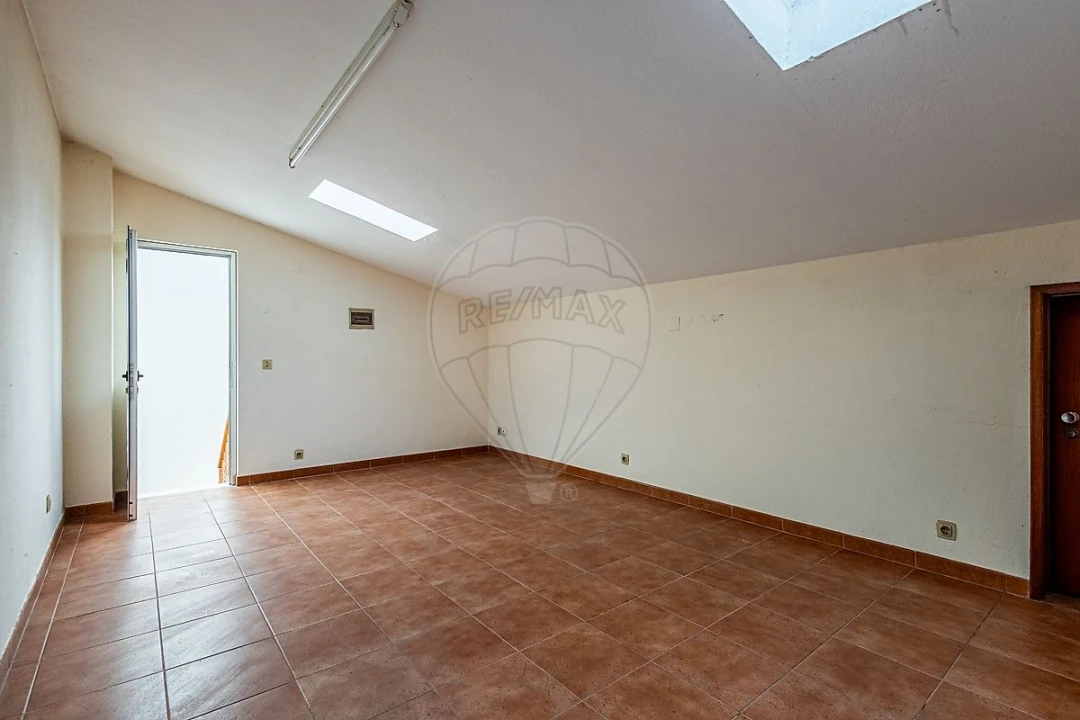 Apartamento T5 para Venda em Aveiras de Cima Foto 35