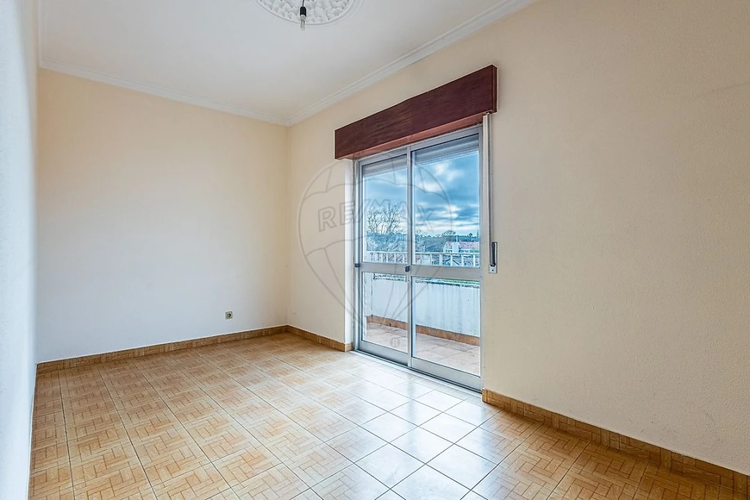 Apartamento T5 para Venda em Aveiras de Cima Foto 30
