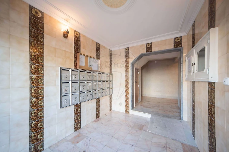 Apartamento T2 para Arrendamento em Falagueira-Venda Nova Foto 5