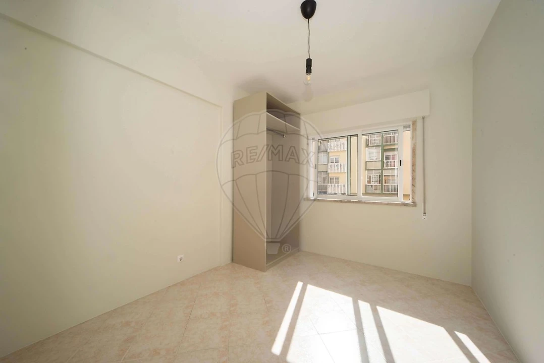 Apartamento T2 para Arrendamento em Falagueira-Venda Nova Foto 15