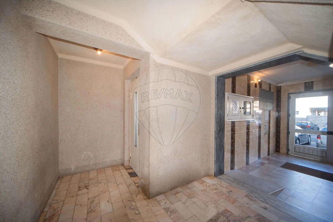 Apartamento T2 para Arrendamento em Falagueira-Venda Nova Foto 24