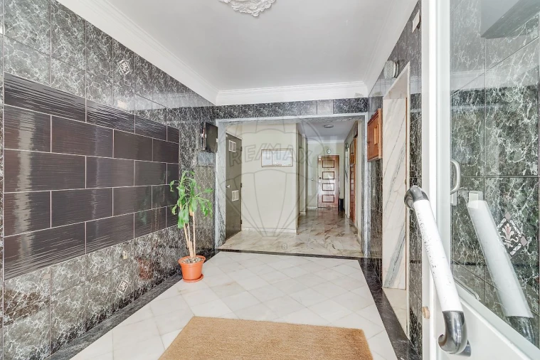 Apartamento T3 para Venda em Algueirão-Mem Martins Foto 14