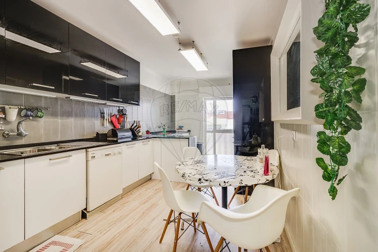 Apartamento T3 para Venda em Algueirão-Mem Martins Foto 3