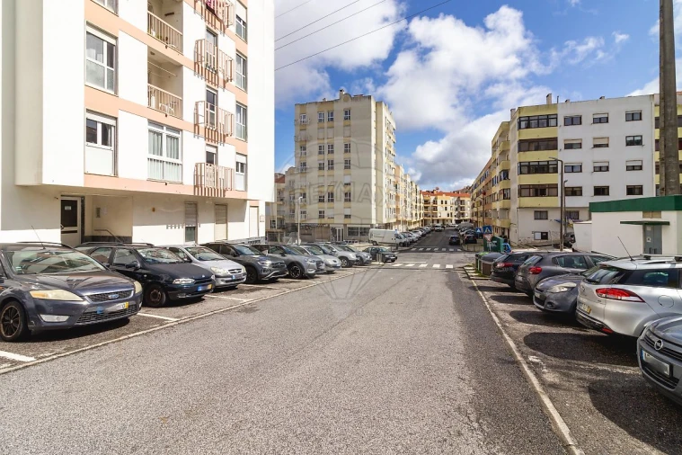 Apartamento T3 para Venda em Algueirão-Mem Martins Foto 16