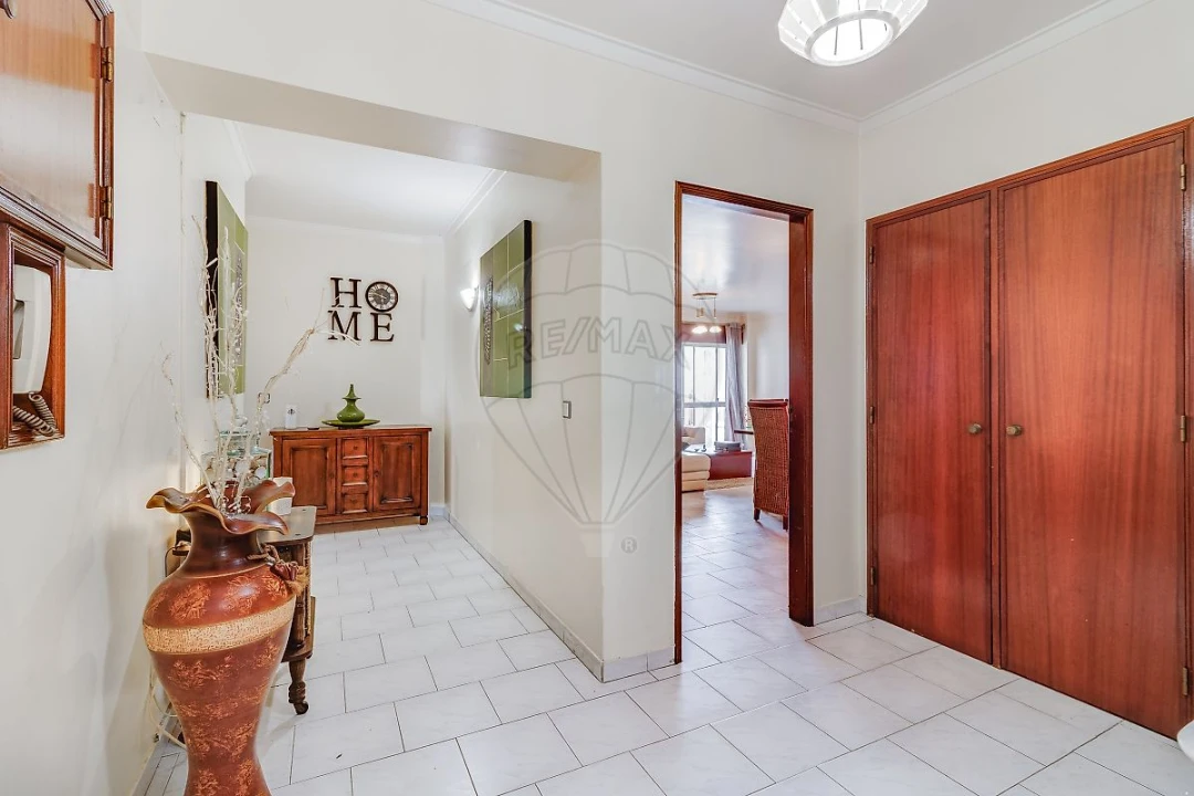 Apartamento T3 para Venda em Algueirão-Mem Martins Foto 2