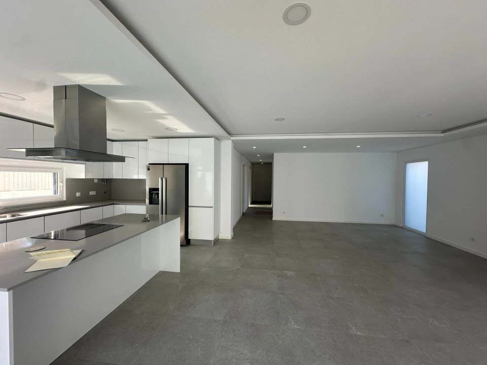 Moradia T4 para Venda em Fernao Ferro Foto 1