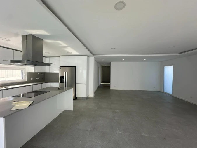 Moradia T4 para Venda em Fernao Ferro Foto 1