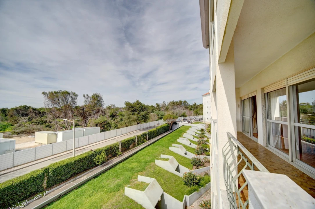 Apartamento T2 para Venda em Carcavelos e Parede Foto 24